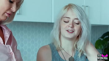 SEXY MOMMA – Step Mommy London made pizza for dinner but honestly, she would rather eat Annie’s meaty twat over anything else!