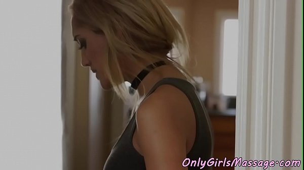Lesbian beauty queened on the massage table
